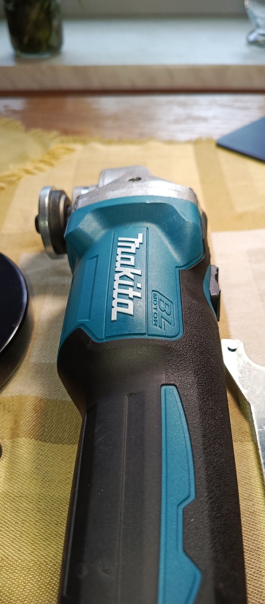 Makita dga 404 szlifierka kątowa na akumulator 18 v