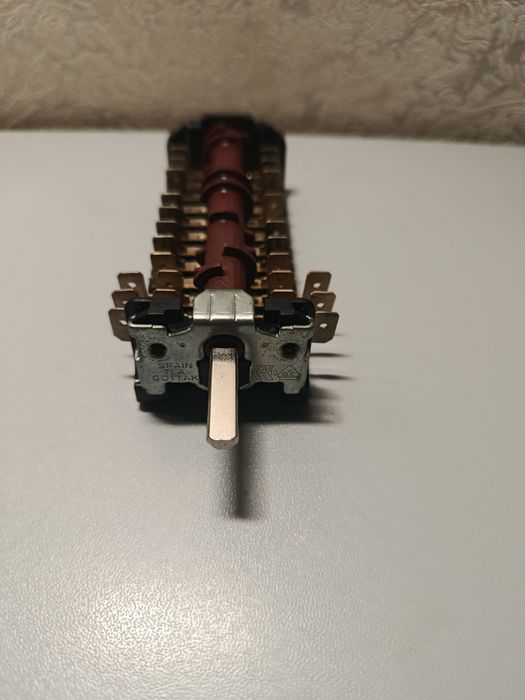 Перемикач 9- ти (8+0) позиційний (11+10) контактів - духовки Pyramida