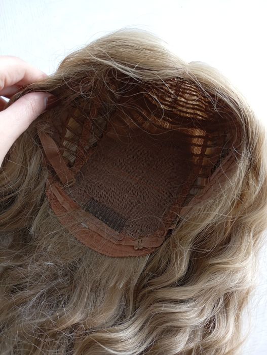 Peruka blond pasemka loki 75cm Amor GZ