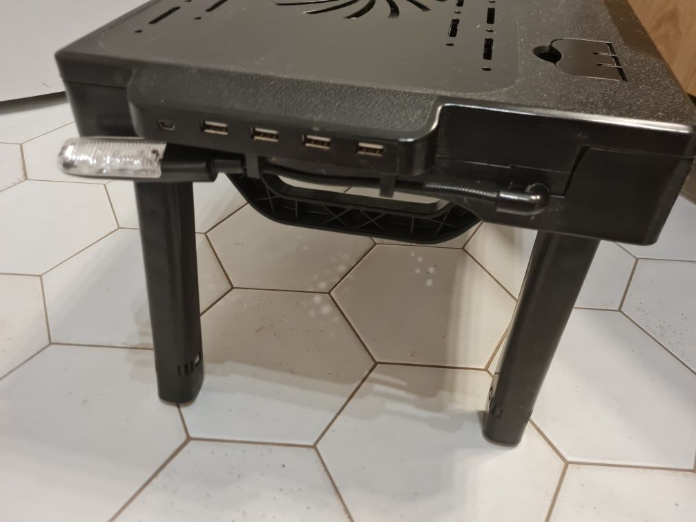 Stolik pod laptopa Modecom