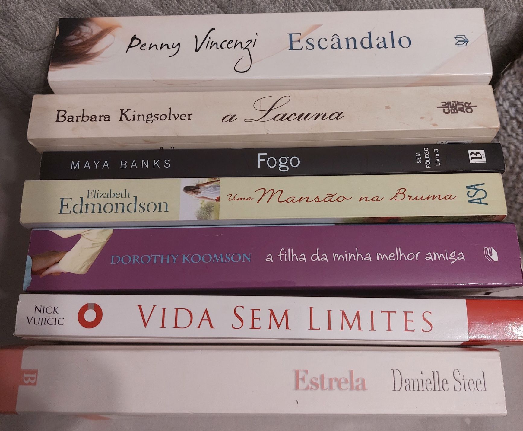 Livros variados em ótimo estado