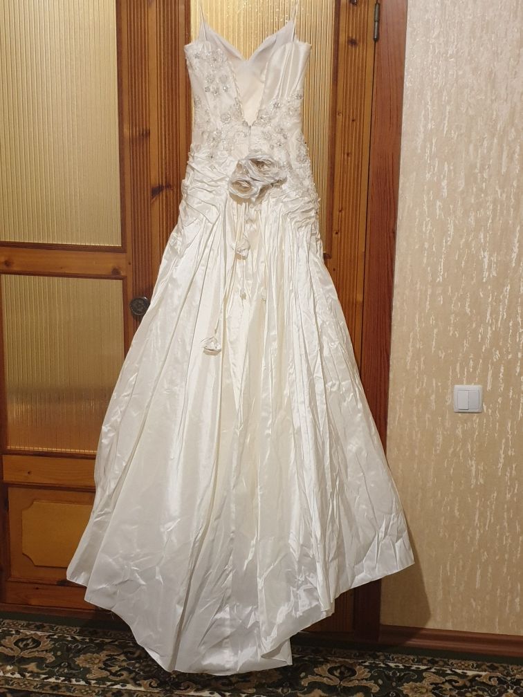 Продаётся дизайнерское свадебное платье. Дизайн - Оксана Муха.