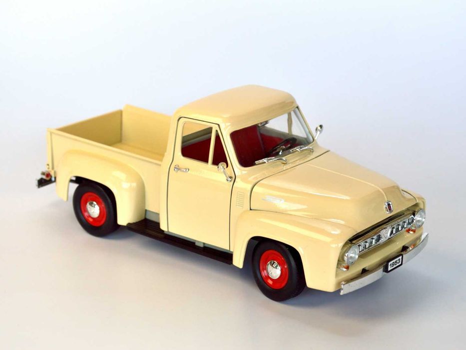Модель автомобіля Road Legends Ford F-100 Pickup, (1:18)
