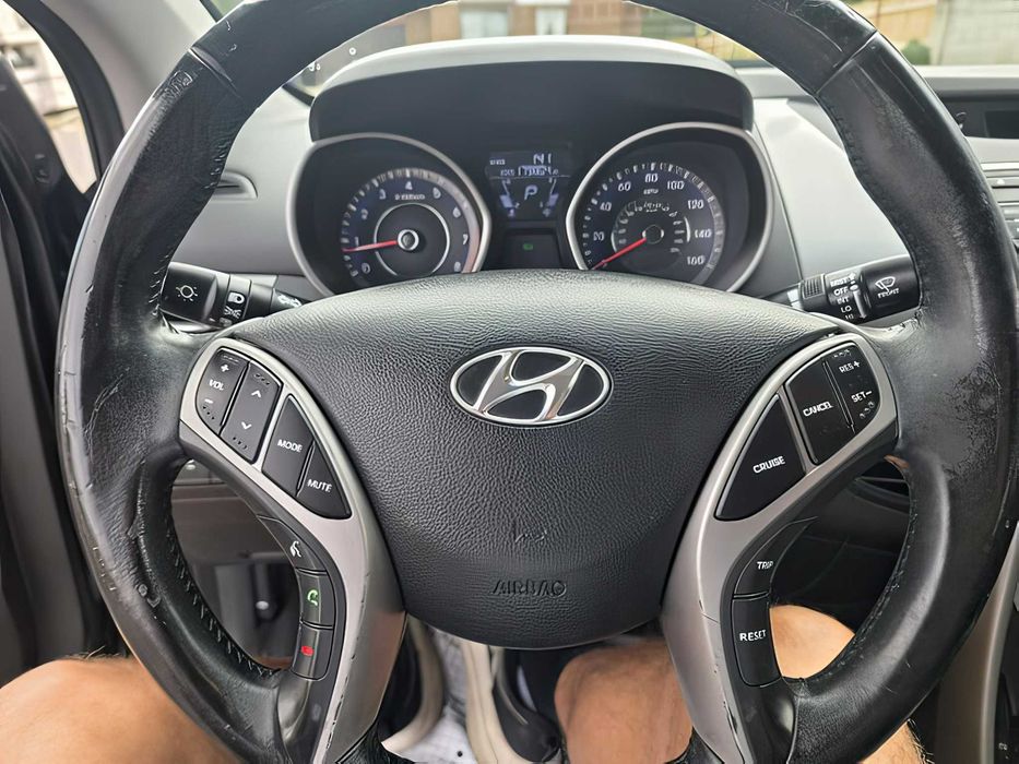 Hyundai Elantra      2013
