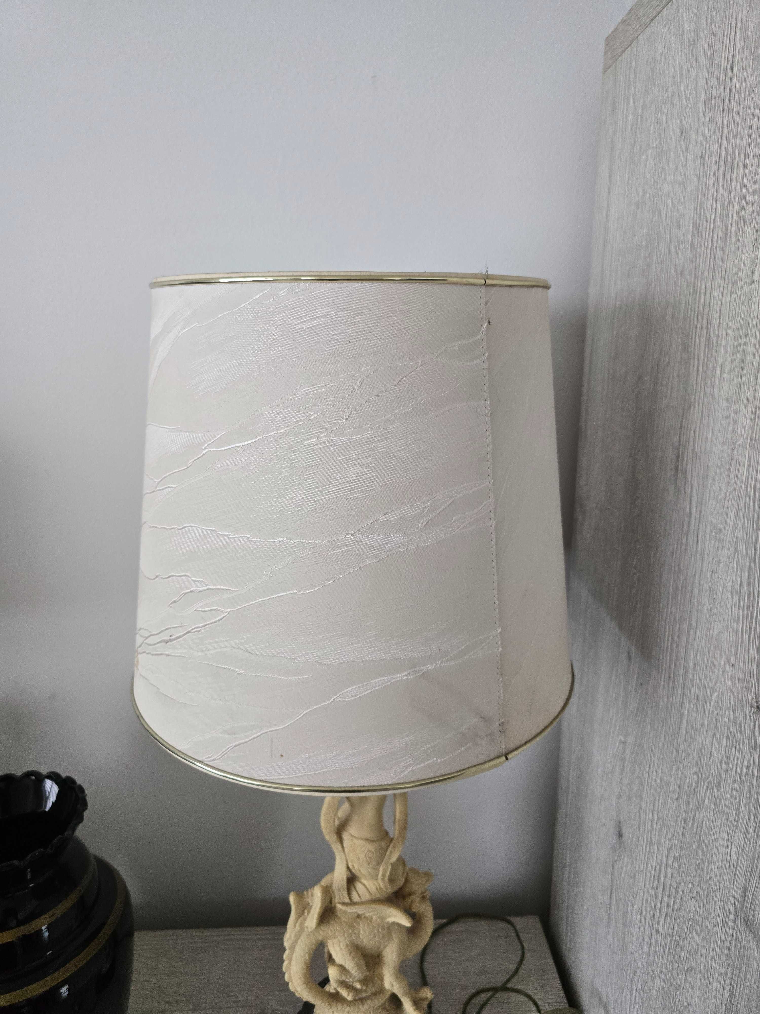 Piẹkna lampka nocna antyczna z alabastru wysoka