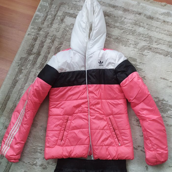 Жіноча куртка утеплена