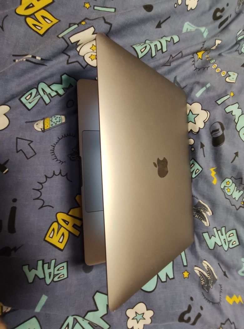 Macbook Pro 13-inch,2020,Two Thunderbolt 3ports