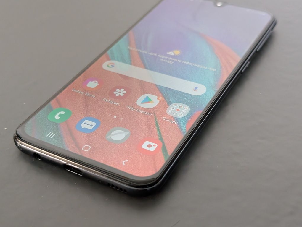 Samsung A40 4/64 dual sim