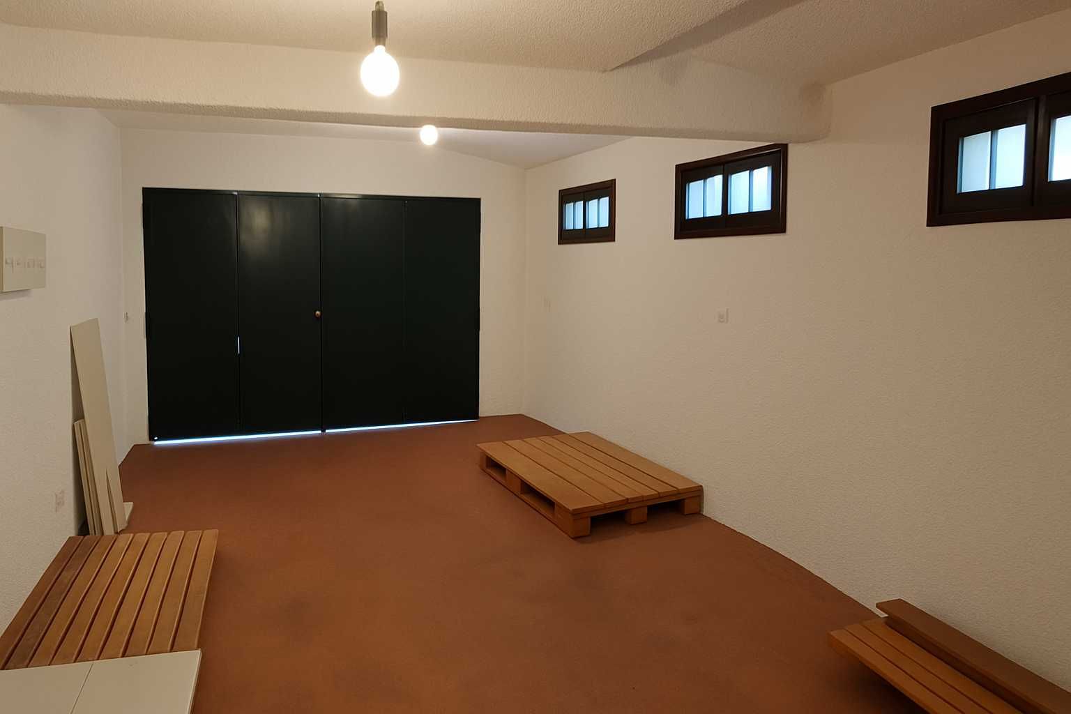 Moradia T2 Remodelada com Garagem e Churrasqueira — Camacha, Madeira