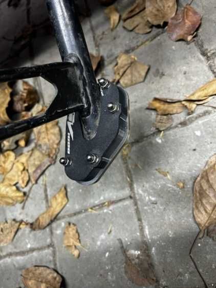 Poszerzenie stopki bocznej Suzuki SV1000