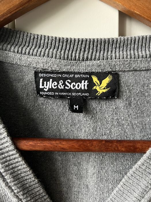 Sweter męski w serek Lyle & Scott