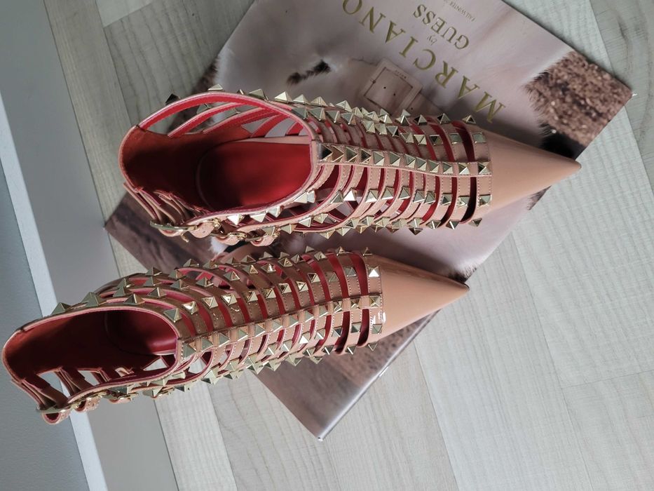 Szpilki beżowe/ Sylwester/ Czółenka na obcasie.