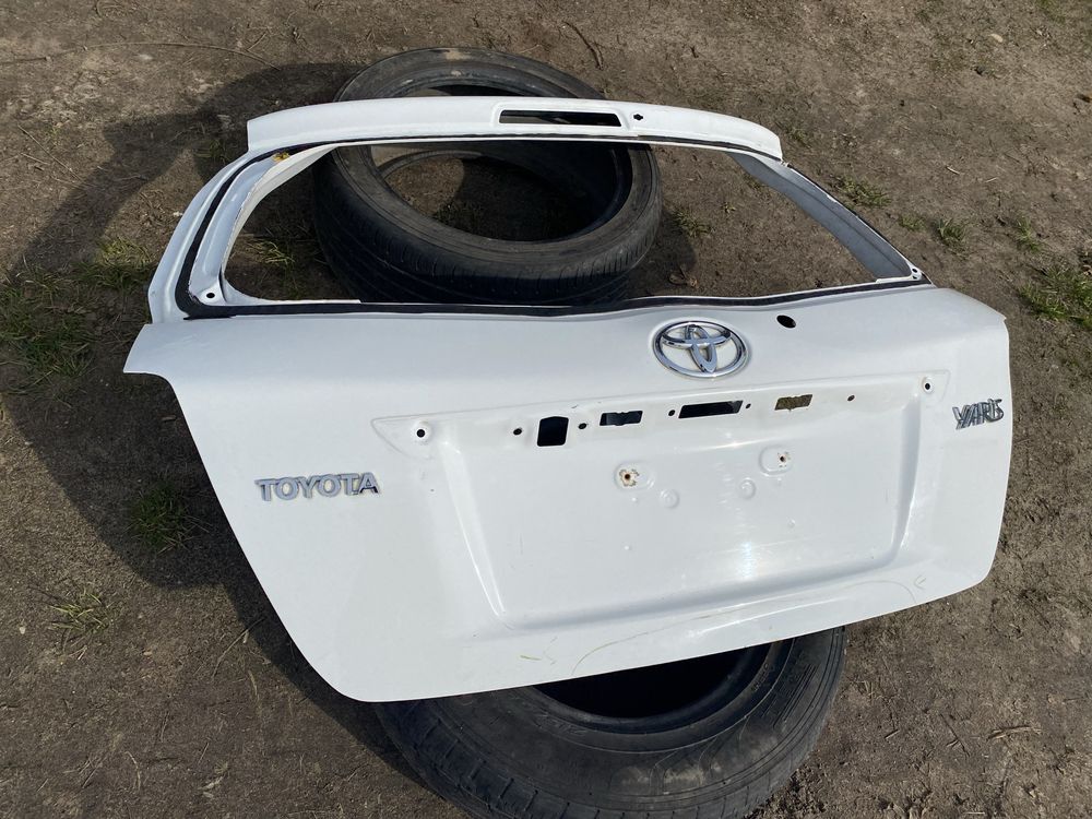 Toyota Yaris klapa bagaznika tyl tylna