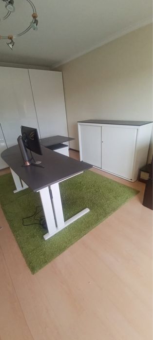 Mobiliario de escritorio branco