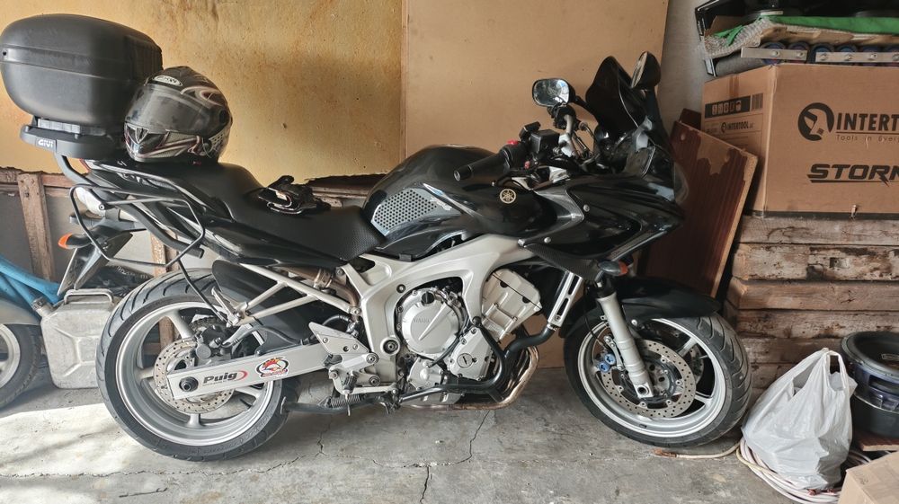 Yamaha fz6 s мотоцикл. Спорт турист