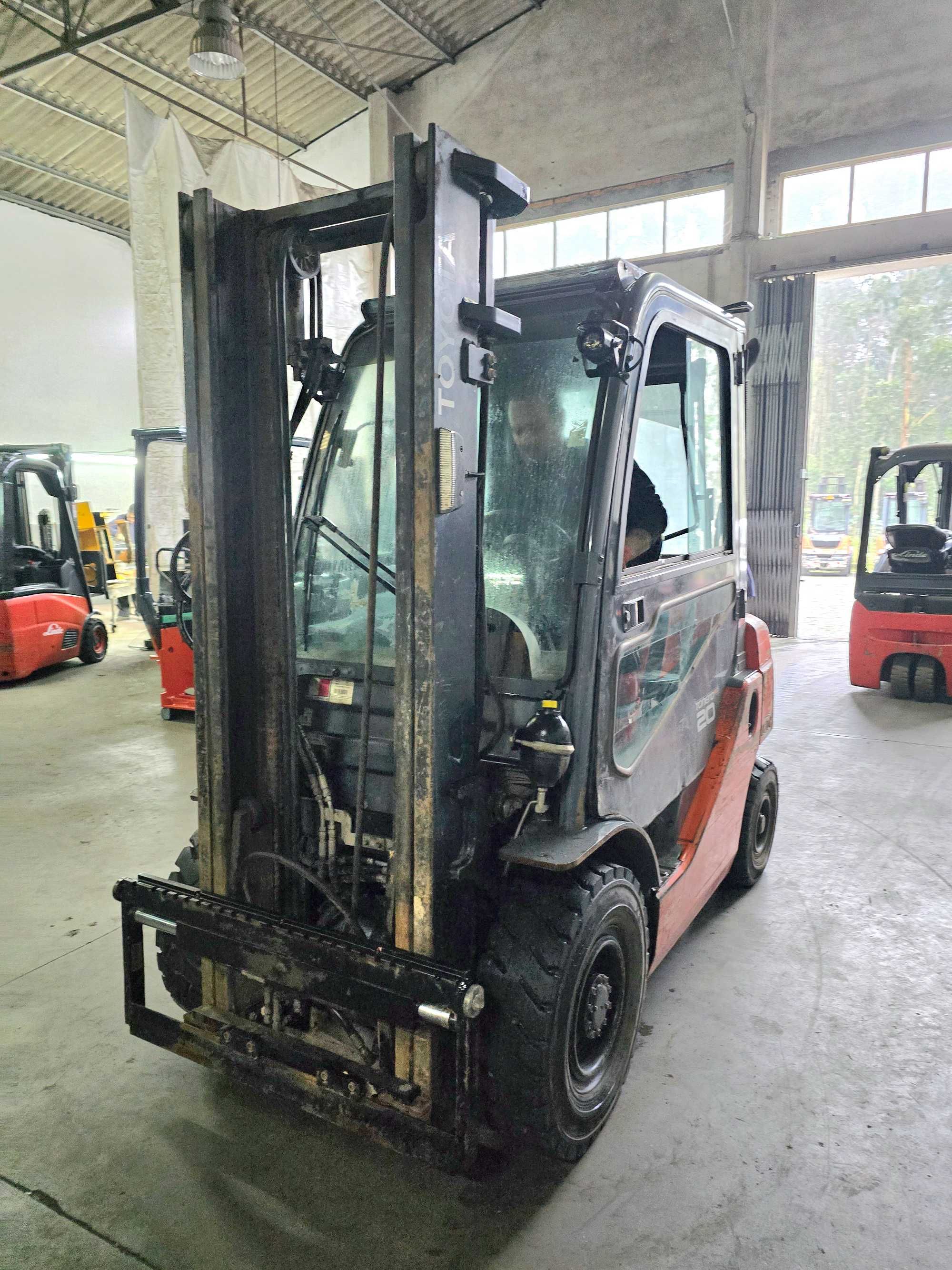 Empilhador toyota Diesel 2.000kgs Ano 2017