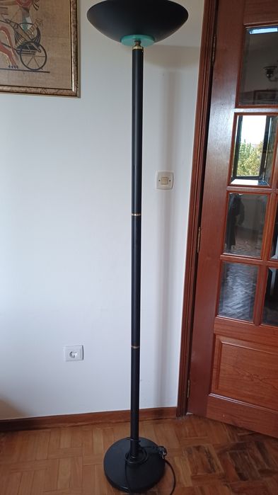 Candeeiro de pé alto