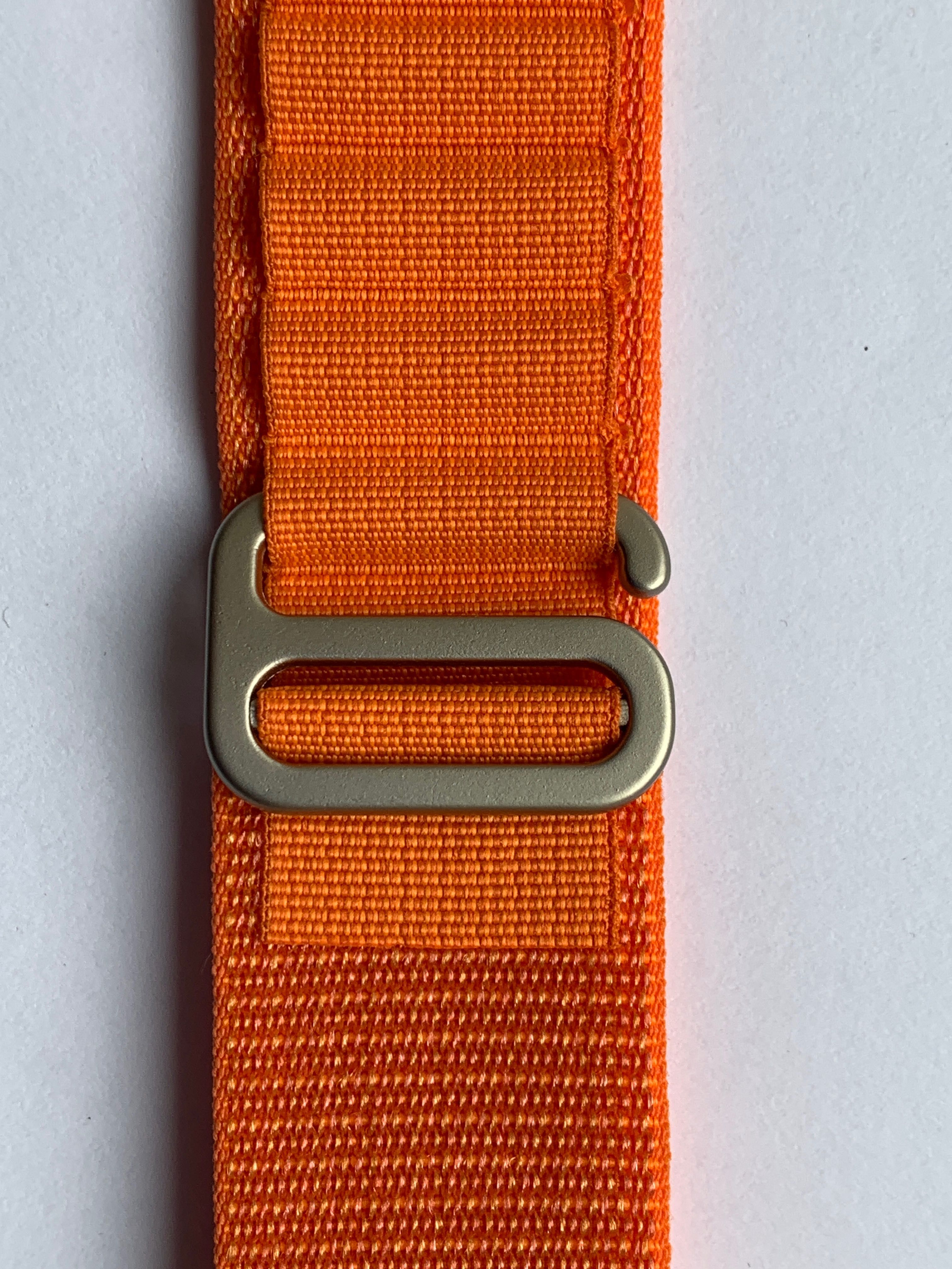 Ремешок Apple Alpine Loop для Apple Watch 49mm Medium Orange