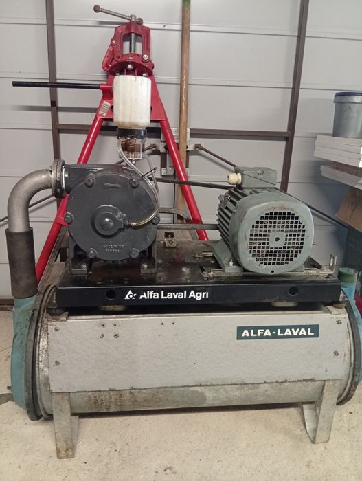 Sprzedam do dojarki przewodowej pompę Alfa Laval Wastfalie i miele