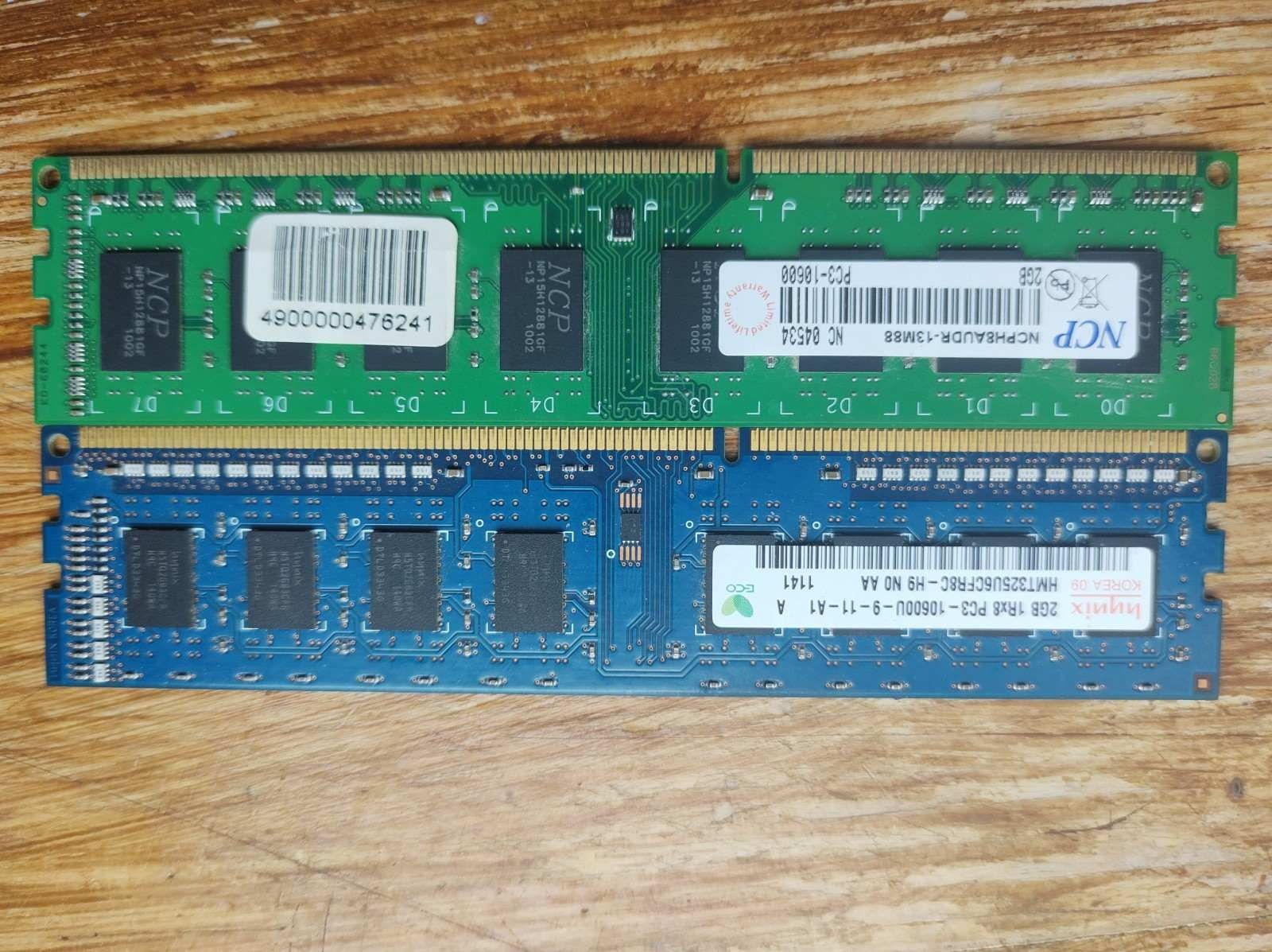 Клавиатура + 2 модуля памяти DDR3  2 Gb