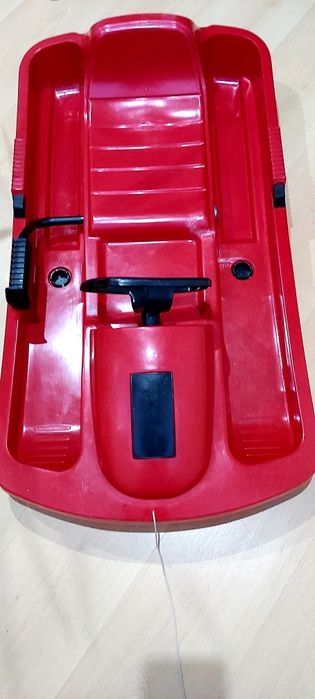 Trenó vermelho para Neve