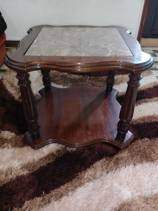 mesa de centro de sala com pedra de mármore