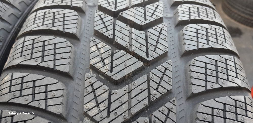 Opony Zimowe 235÷65÷17÷.PIRELLI.400 zł sztuka.Montaż.Wysyłka.ZAPRASZAM