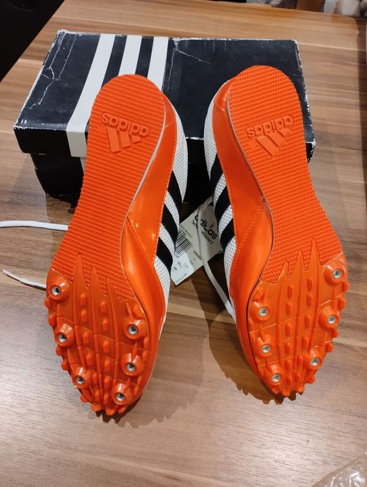 Sapatilhas de atletismo de bicos da Adidas