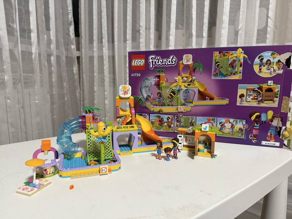 Конструктор LEGO Friends Аквапарк 373 деталі (41720)
