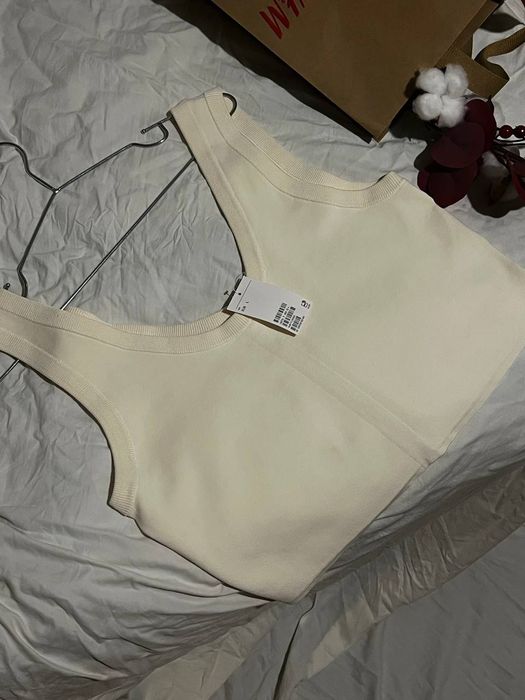 Базова майка бренду H&M.