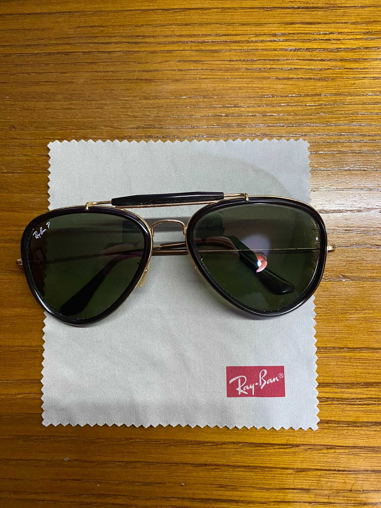 Óculos de Sol Ray-Ban Preto e Dourado