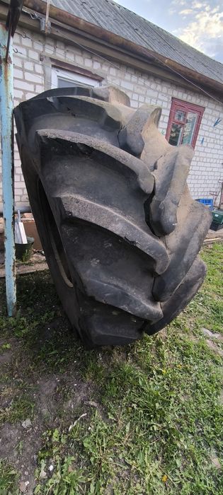 Віддам за смаколик. Скат, шина. Переднє колесо від комбайна Дон-1500.