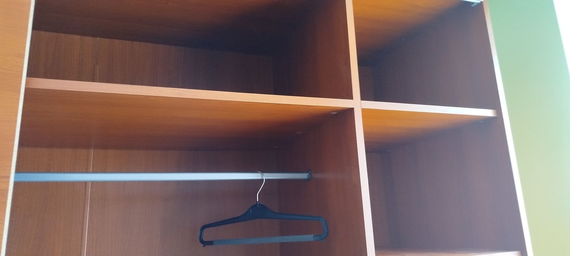 Duża szafa przesuwna