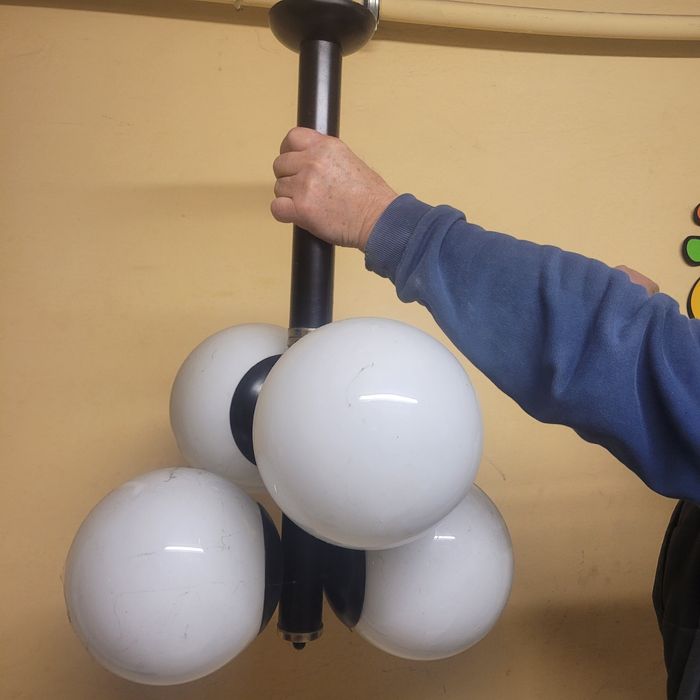 Lampa wiszaca  biała