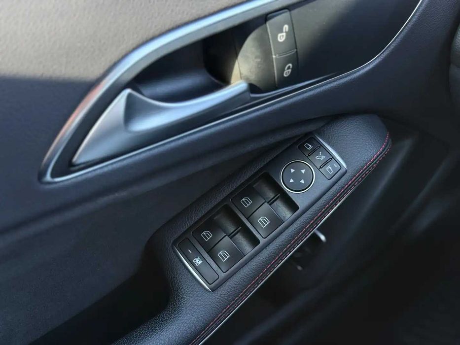 Mercedes-Benz GLA 180d AMG Line Facelift 2018 FULL EXTRAS GPS BI-XENON