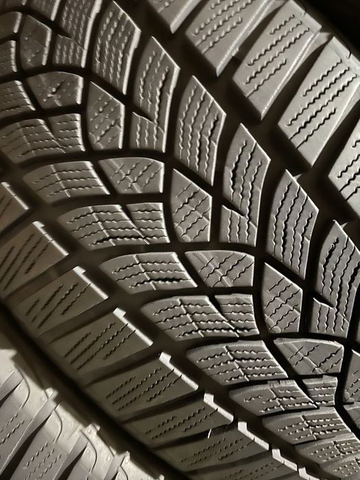 235/45 R18 Goodyear UG (Germany) 4шт./ зимні