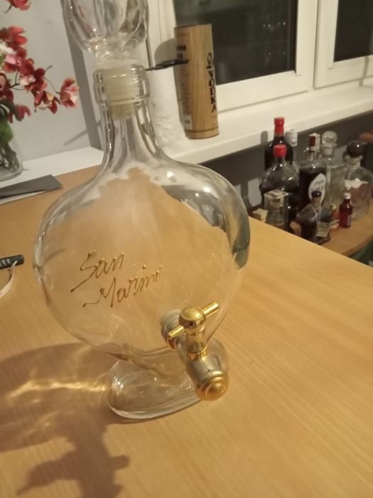 Ozdobna karafka szklana