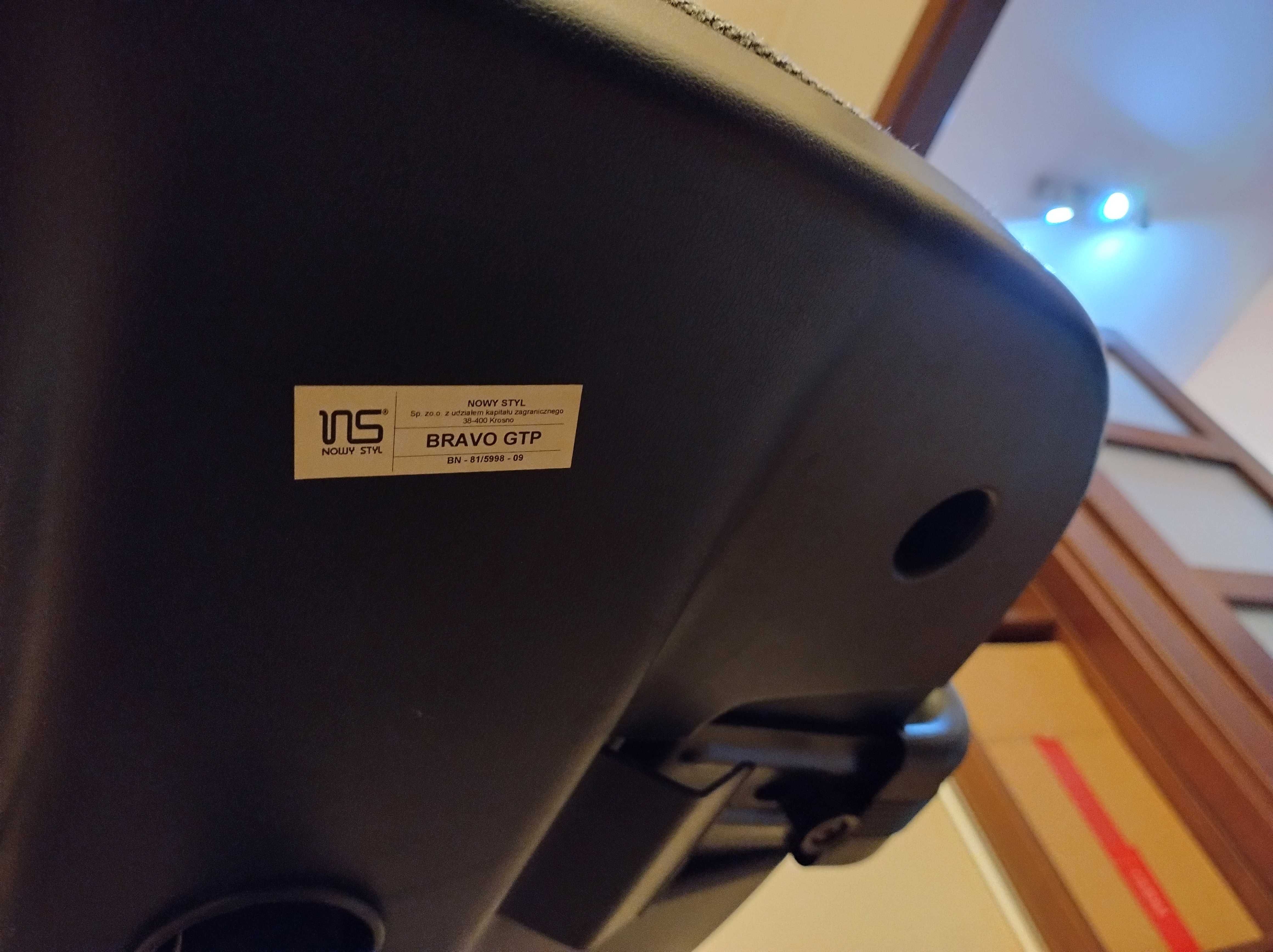 krzesło obrotowe Nowy Styl Bravo GTP NS szare profilowane