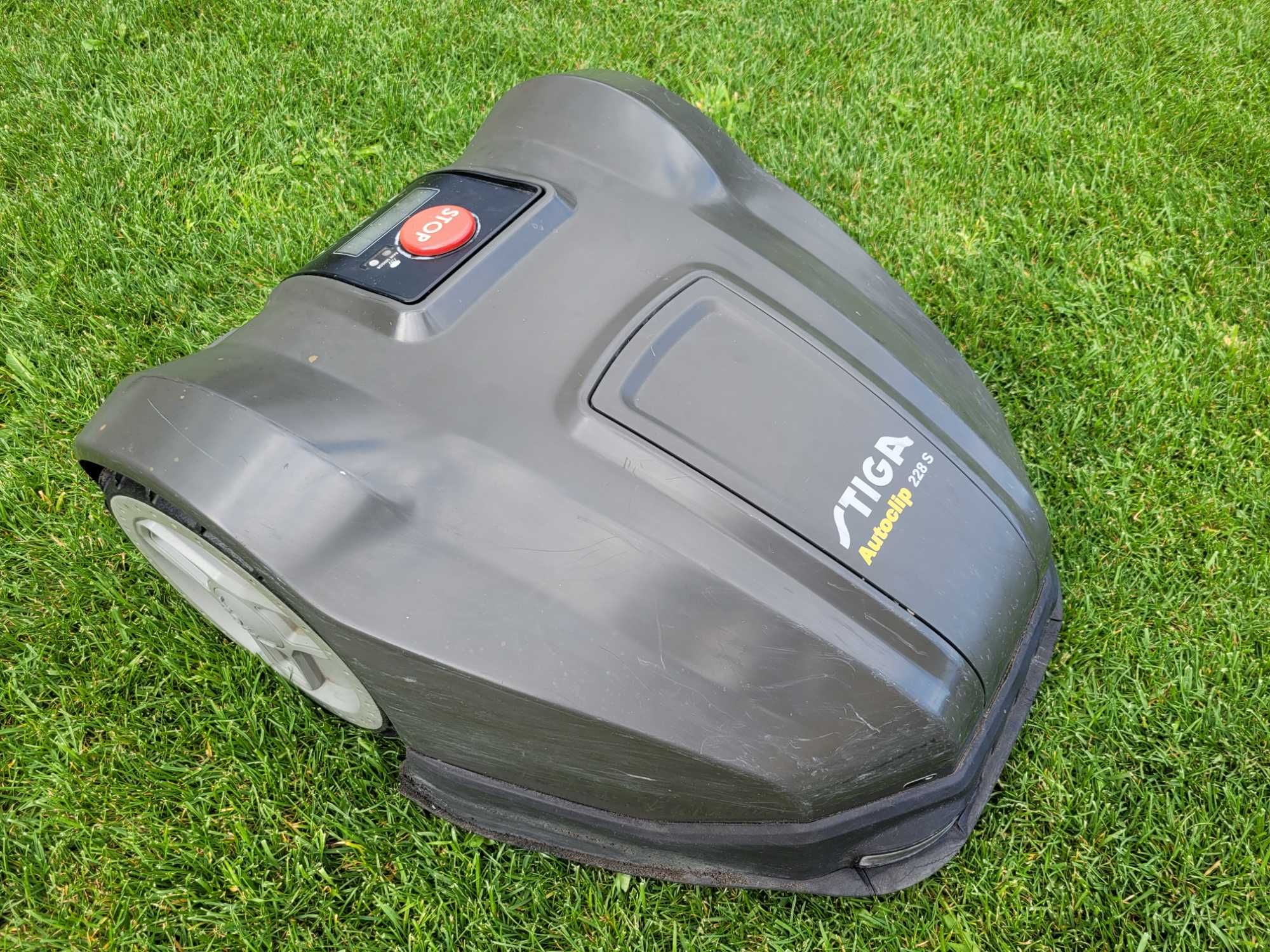 Robot koszący Stiga Autoclip 228 S