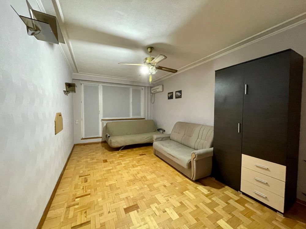 Продам 3 комнатную квартиру , метро Киевская