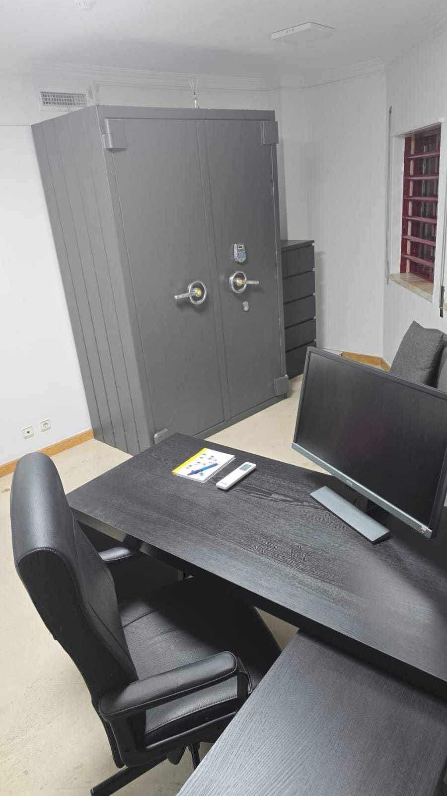 Trespasse e/ou Recheio Espaço Comercial em Almada.