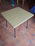 Mesa Quadrada em Madeira
