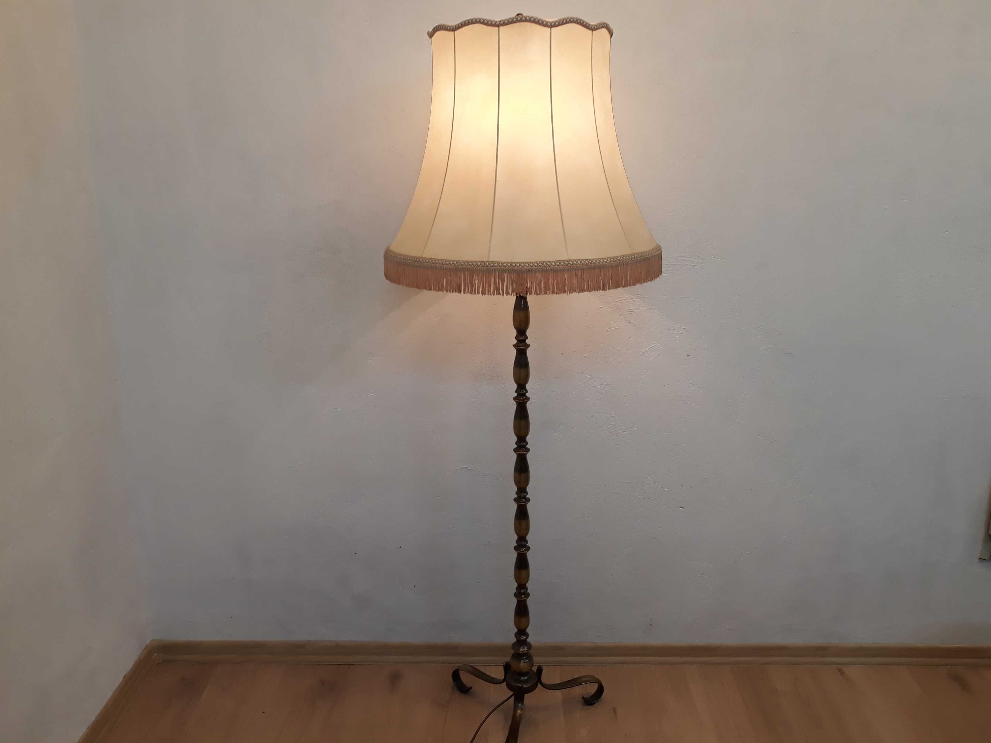 Stara lampa podłogowa mosiężna z abażurem na trójnogu