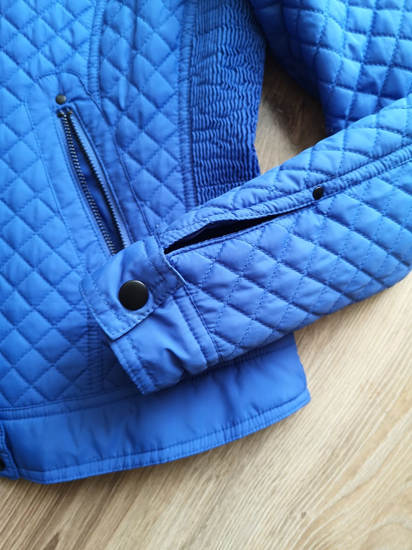 Niebieska pikowana kurtka 34