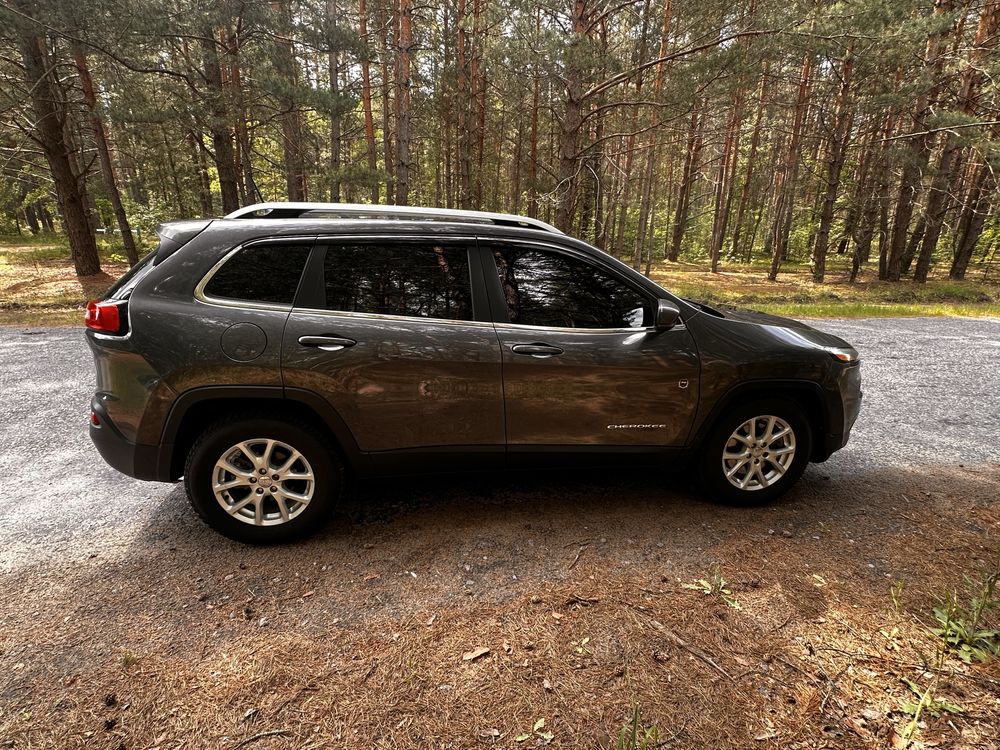 Продам Jeep Cherokee