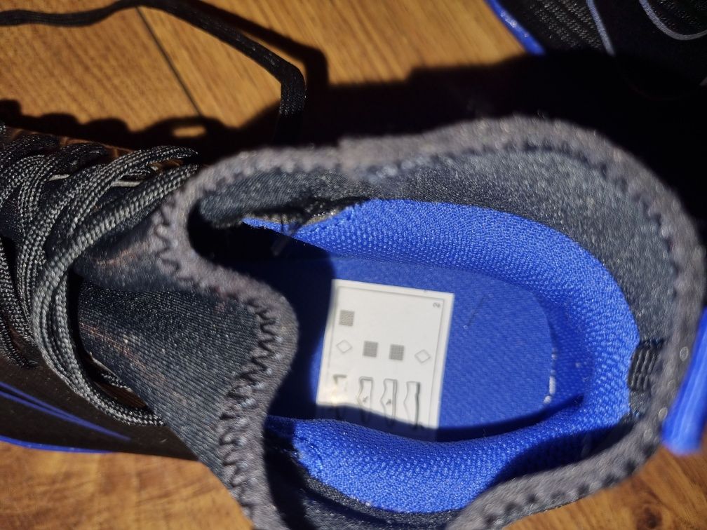 Nowe, Nike, buty piłkarskie, korki, turfy r. 38