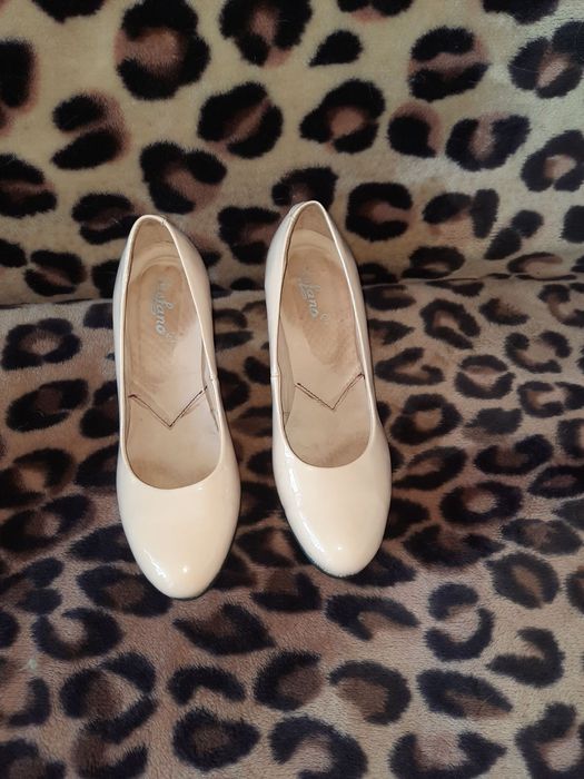 Жіноче шкіряне взуття