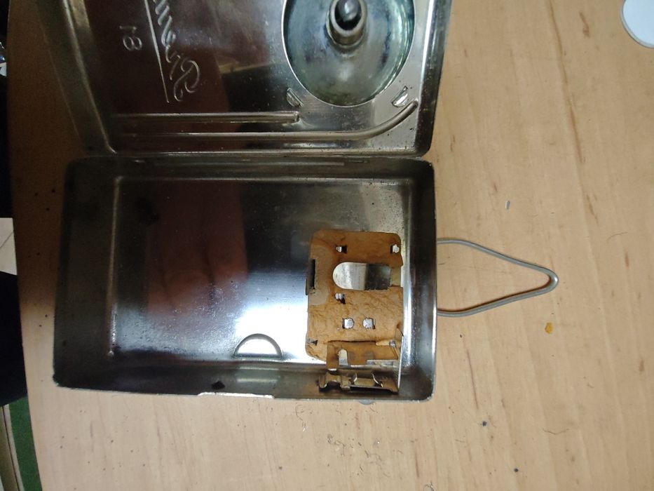 Latarka na baterię płaską