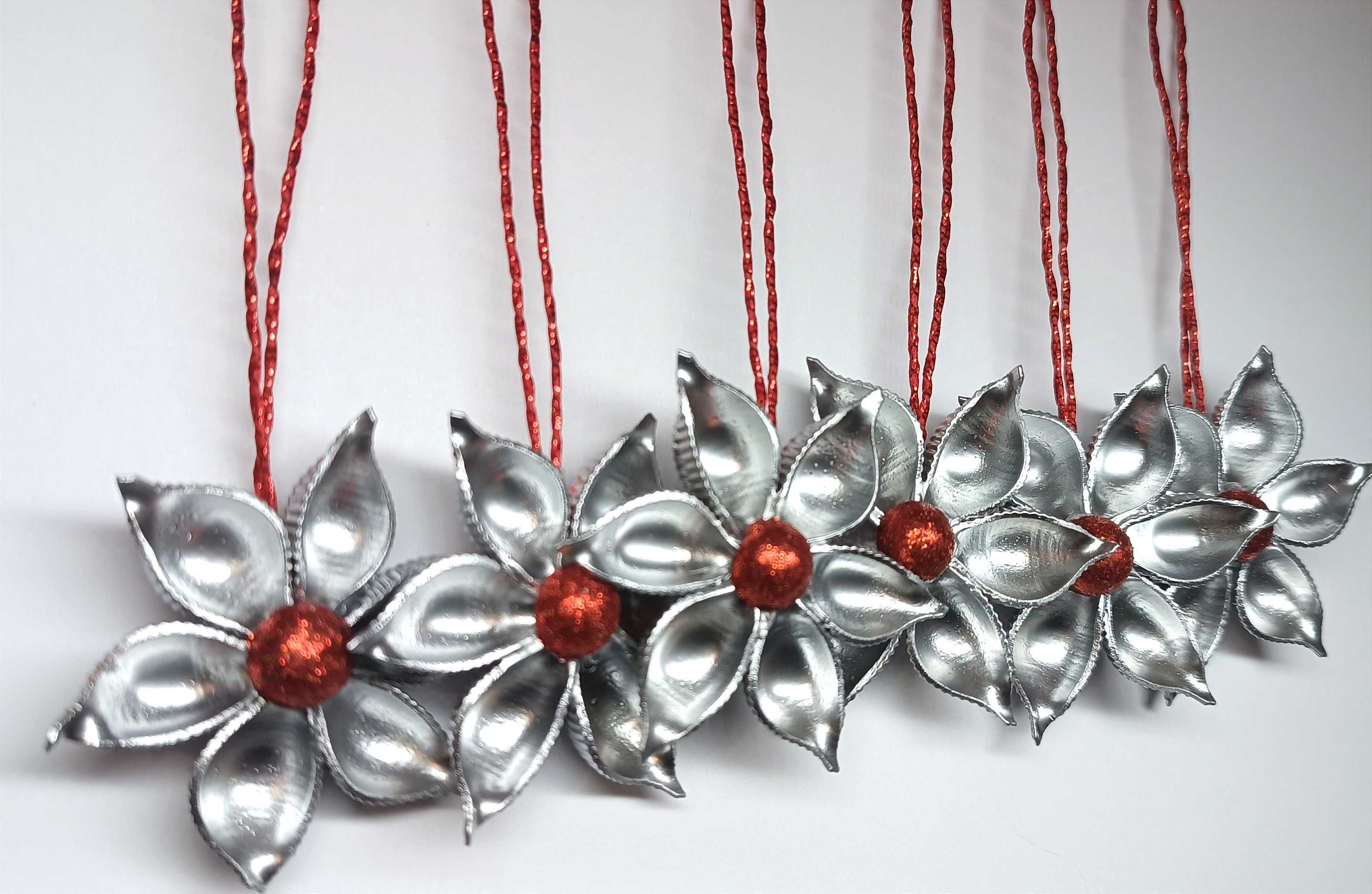 Bombki choinkowe z makaronu 6 szt srebrne zimowe kwiaty 6 cm handmade