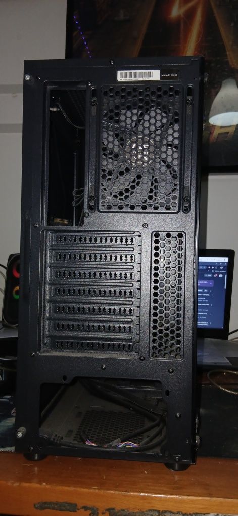 PC MSI Mag Vampiric 100R – COMO NOVO, SEM USO